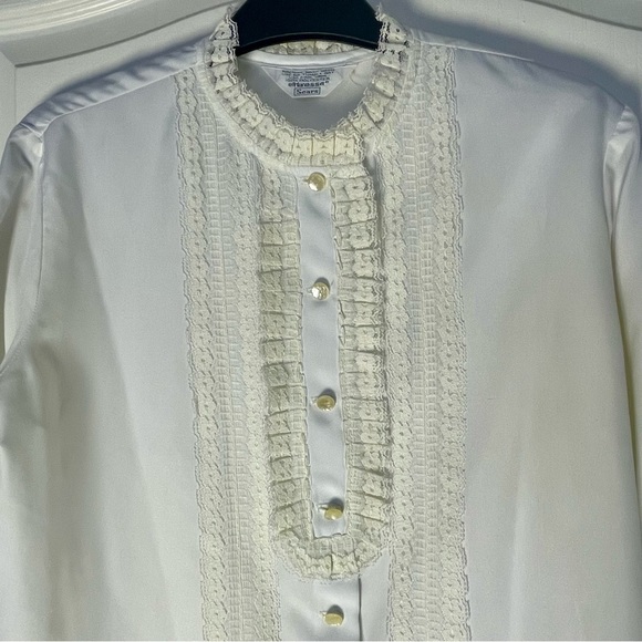 Mint condition Vintage Blouse - Picture 2 of 6